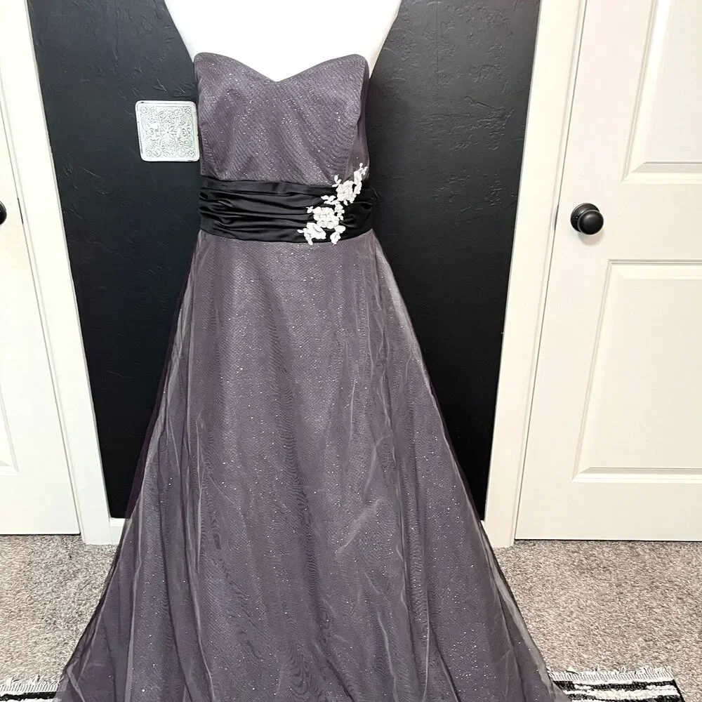 Disney Fairy Tale Weddings by Alfred Angelo – Royal Maidens Gown – Size 16 - Picture 3 of 14